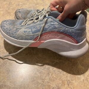 Nike Womens Light Gray and Blue Knit Athletic Shoes